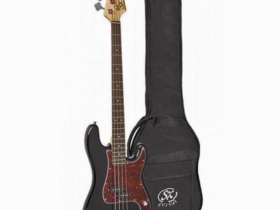 Bajo electrico | PB | Diapason Rosewood | Cuerpo Basswood | Pickguard Carey | Funda incluida | Black
